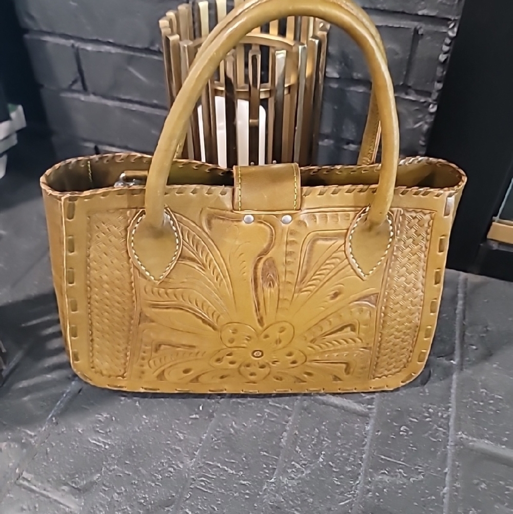 Vintage Hand-Tooled Leather Tote Shoulder Bag in Olive - Picture 4 of 8